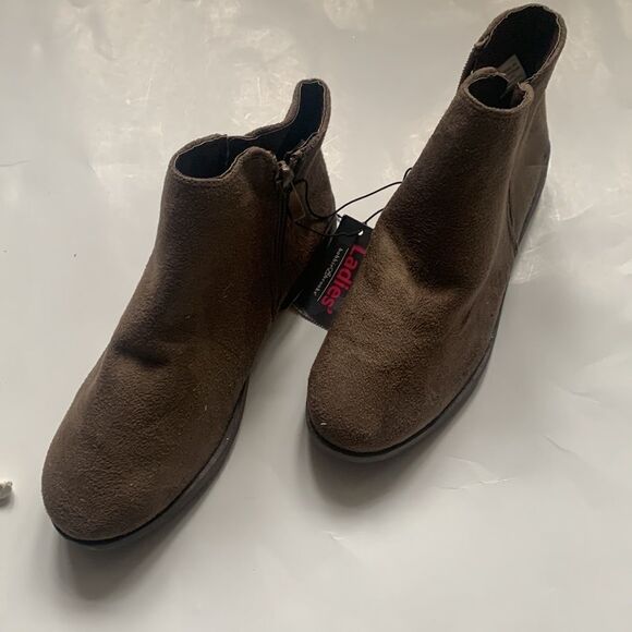 𝅺⭐️nwt Bobbie Brooks Faux Suede Short Ankle Boots⭐️ - Picture 3 of 8